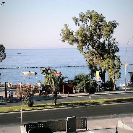 Beachfront Amazing New Apartment Limassol Extérieur photo
