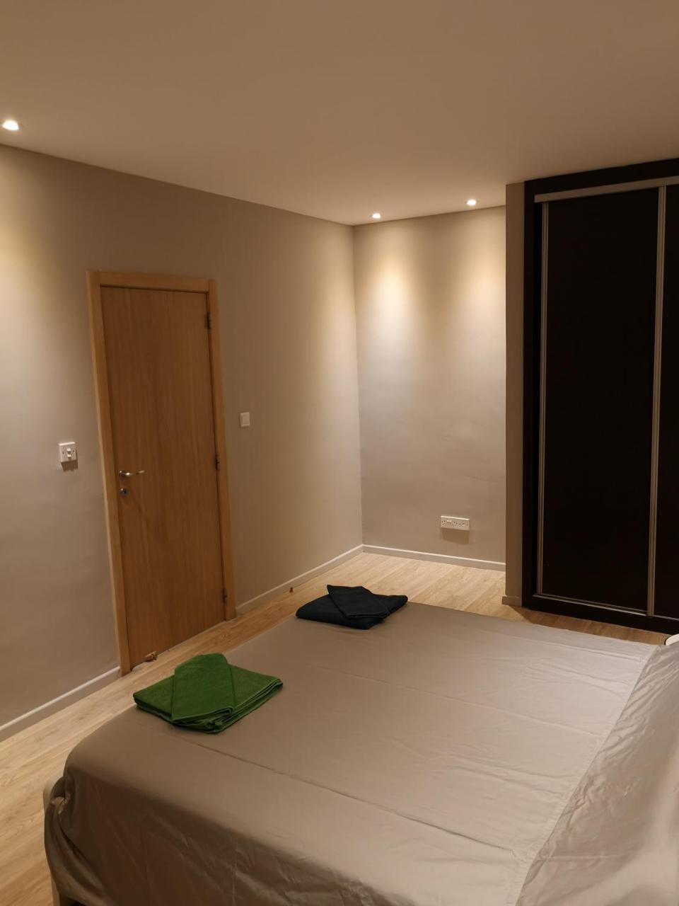 Beachfront Amazing New Apartment Limassol Extérieur photo