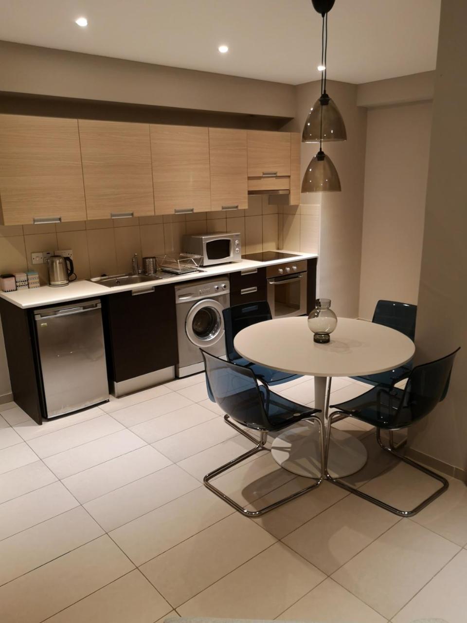 Beachfront Amazing New Apartment Limassol Extérieur photo